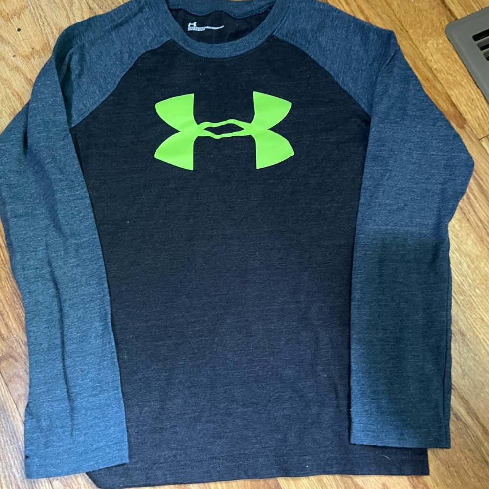 Under Armour boys long sleeve shirt. Size 7